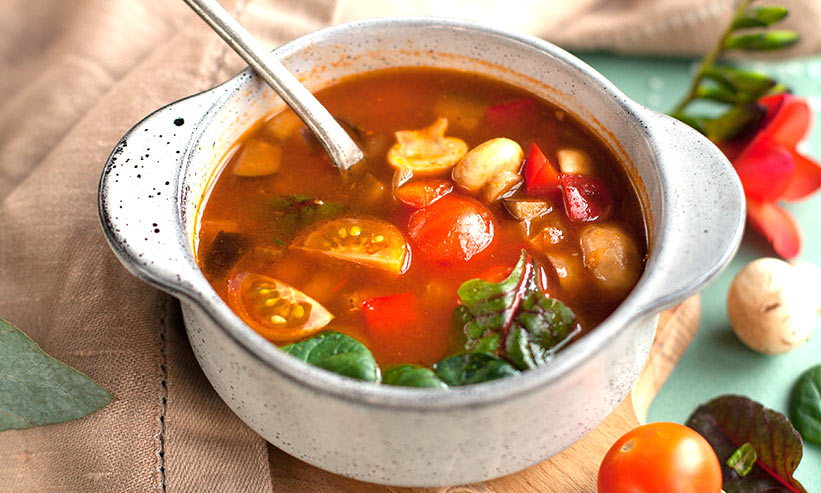 赤い野菜スープ